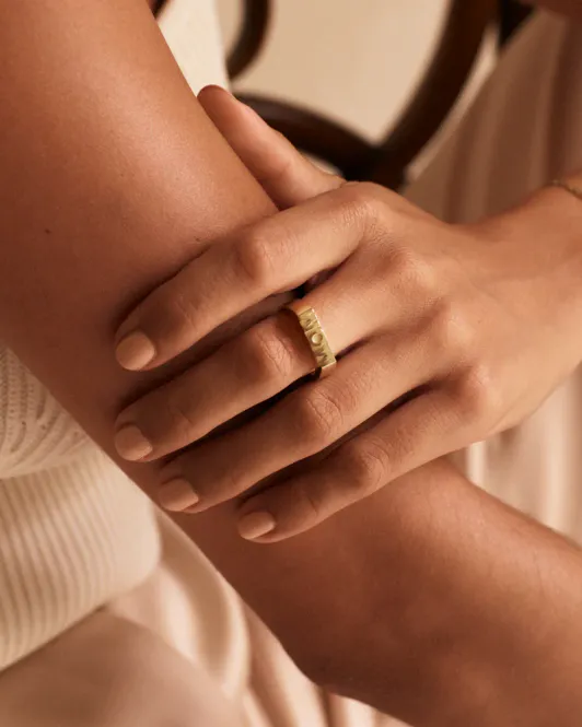 Hovedbilde Signet Ring Mom Gold